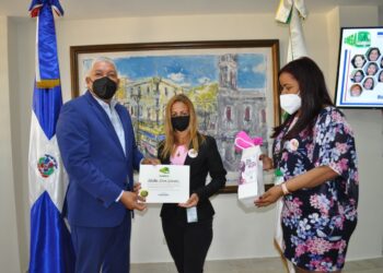 Radhamés González reconoce colaboradoras de OMSA en el Día de la Mujer