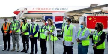 Gobierno recibe más de un millón de vacunas procedentes de China