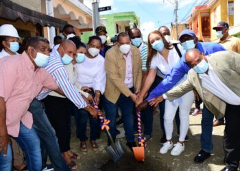 Alcalde Carlos Guzmán deja iniciadas construcción de 27 obras en Santo Domingo Norte
