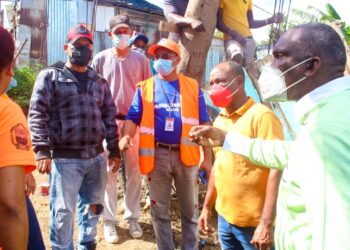 Alcalde de Los Alcarrizos se solidariza con familiares de niña de 7 años que falleció aplastada por una pared