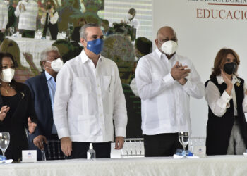 Presidente Abinader y Ministro Fulcar encabezan emotivo acto en Guerra