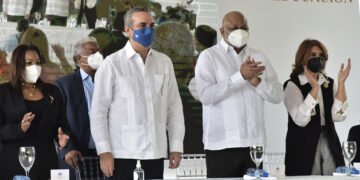 Presidente Abinader y Ministro Fulcar encabezan emotivo acto en Guerra