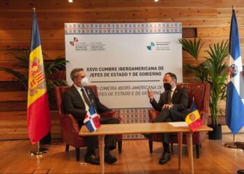 Presidente Abinader trata sobre comercio, energía, tecnología y colaboración mutua en Cumbre Iberoamericana