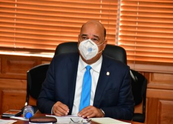 Senador Bauta Rojas rechaza decisión de las autoridades de salud de autorizar sólo una prueba PCR al año