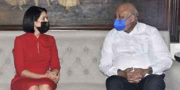 Ministro Fulcar y Raquel Arbaje tratan situación de la niñez en condición de calle