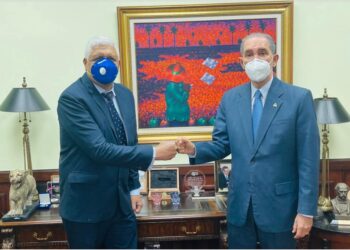 Ministro del MESCYT y Embajador ante Reino Unido examinan ejecución de proyectos educativos