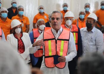 Presidente Abinader respalda relanzamiento del parque Distrito Industrial Santo Domingo Oeste para que genere 30 mil empleos