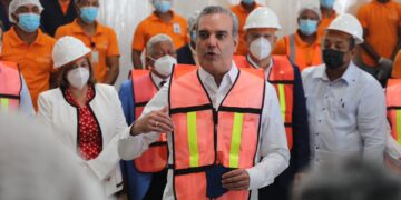 Presidente Abinader respalda relanzamiento del parque Distrito Industrial Santo Domingo Oeste para que genere 30 mil empleos