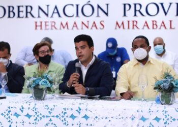 Arnaud garantiza a juntas de vecinos de provincias Hermanas Mirabal y Duarte solución en servicio de agua potable y saneamiento