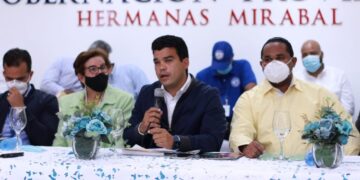 Arnaud garantiza a juntas de vecinos de provincias Hermanas Mirabal y Duarte solución en servicio de agua potable y saneamiento