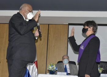 Ministro de Educación juramenta nueva rectora del ISFODOSU