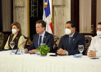 Gobierno promulga decreto para regular metanol arrecia lucha contra bebidas adulteradas