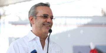 Presidente Abinader viaja a Samaná y Santiago