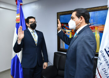 Ministro de Salud juramenta a Eladio Pérez como viceministro de Salud Colectiva