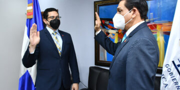 Ministro de Salud juramenta a Eladio Pérez como viceministro de Salud Colectiva