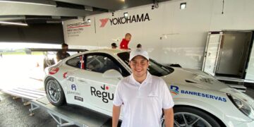 El piloto Jimmy Llibre continúa exaltando la bandera dominicana en campeonatos internacionales