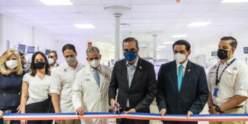 Presidente Abinader y director del INVI entregan bloques materno infantil y consulta externa de la ciudad sanitaria Luis Eduardo Aybar