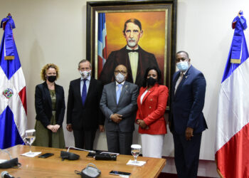 Presidente Cámara Diputados y embajador de Francia se reúnen; tratan temas de interés para ambos países