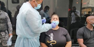 Salud Pública inició piloto de pruebas COVID-19 aleatorias en centros de diversión Santo Domingo Este