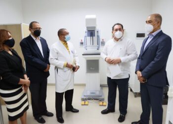 SNS entrega equipos valorados en RD$14.6 millones en dos hospitales de La Vega