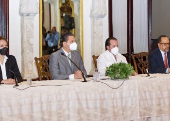 Poder Ejecutivo afirma contratos con farmacéuticas para adquirir vacunas contra el COVID-19 son transparentes