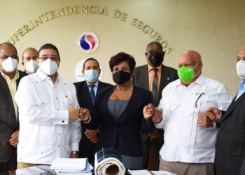 SUPERINTENDENTE DE SEGUROS Y MINISTRO DE DEPORTES COORDINAN ENTREGA INSTALACIONES DEL CLUB PARA COMPLEJO DEPORTIVO Y ANUNCIAN CIUDAD DEPORTIVA DE BOCA CHICA