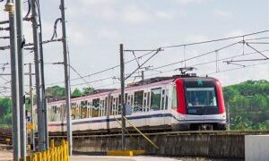 Metro y Teleférico reajustan horarios de servicios tras cambio de horario toque de queda