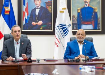 Presidente Abinader y ministro de Educación aprueban plan para nuevo año escolar presencial