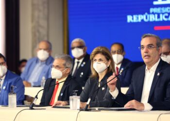 Colegio Médico y Sociedades Médicas apoyan disposición Gobierno de aplicar una tercera dosis  contra COVID-19