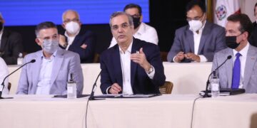 Gobierno congelará por un mes precios combustibles