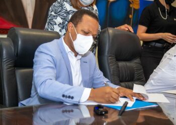 Edesur firma acuerdo con 24 alcaldes de San Cristóbal, Ocoa, Baní y Azua