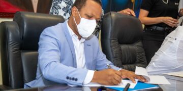 Edesur firma acuerdo con 24 alcaldes de San Cristóbal, Ocoa, Baní y Azua