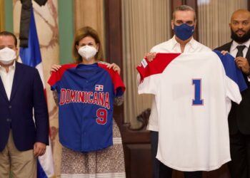 Abinader recibe al equipo nacional de béisbol que participará en los Juegos Olímpicos Tokio 2020