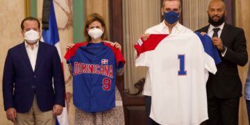 Abinader recibe al equipo nacional de béisbol que participará en los Juegos Olímpicos Tokio 2020