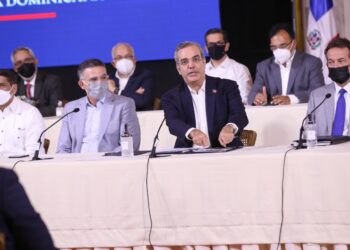 Gobierno congelará por un mes precios combustibles