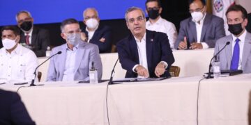 Gobierno congelará por un mes precios combustibles