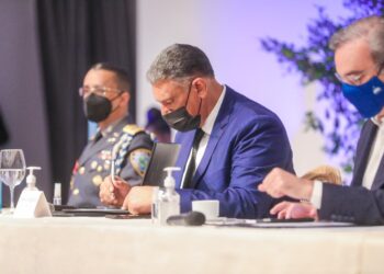 Gobierno y municipalidad acuerdan extender a nivel nacional plan Mi País Seguro