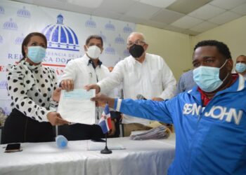 Agricultura y  Banco Agrícola pagan RD$39.7 millones a productores de cerdos de Sánchez Ramírez