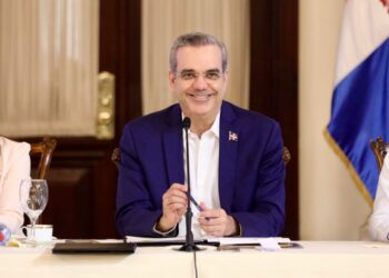 Presidente Abinader asegura soluciones a demandas de juntas de vecinos de La Romana