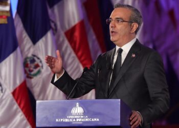 Presidente  llama a liderazgo político, social y empresarial a unirse para lograr reformas que necesita RD