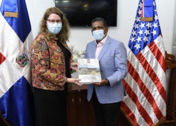 Consejera adjunta  de EE.UU.  visita  al vocero de la FP  Rubén Maldonado