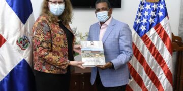 Consejera adjunta de EE.UU. visita al vocero de la FP Rubén Maldonado