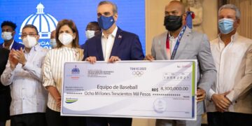 Presidente Abinader entrega más de 50 millones de pesos a atletas que participaron en Juegos Olímpicos Tokio 2020