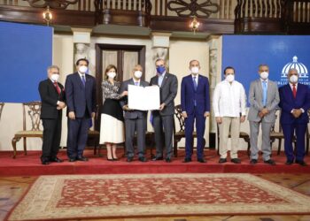 Gobierno  con entrega de re certificación médica tras veinte años estancado