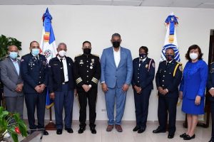 Ministro de Interior y Policía firma acuerdo con Academia Mundial de Bomberos de los EEUU