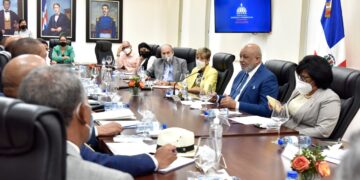 Ministro de Educación se reúne con la comisión  de Educación del Senado