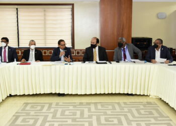 Diputados reciben explicación sobre los precios de los combustibles