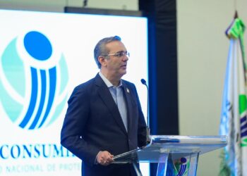 Presidente  ofrece apoyo a ProConsumidor para desaparecer “ácido del diablo” en el país