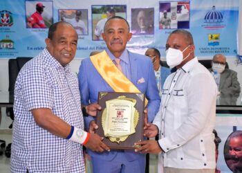 Senador Pimentel  rinden homenaje a Osvaldo Virgil en  Montecristi