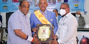 Senador Pimentel  rinden homenaje a Osvaldo Virgil en  Montecristi